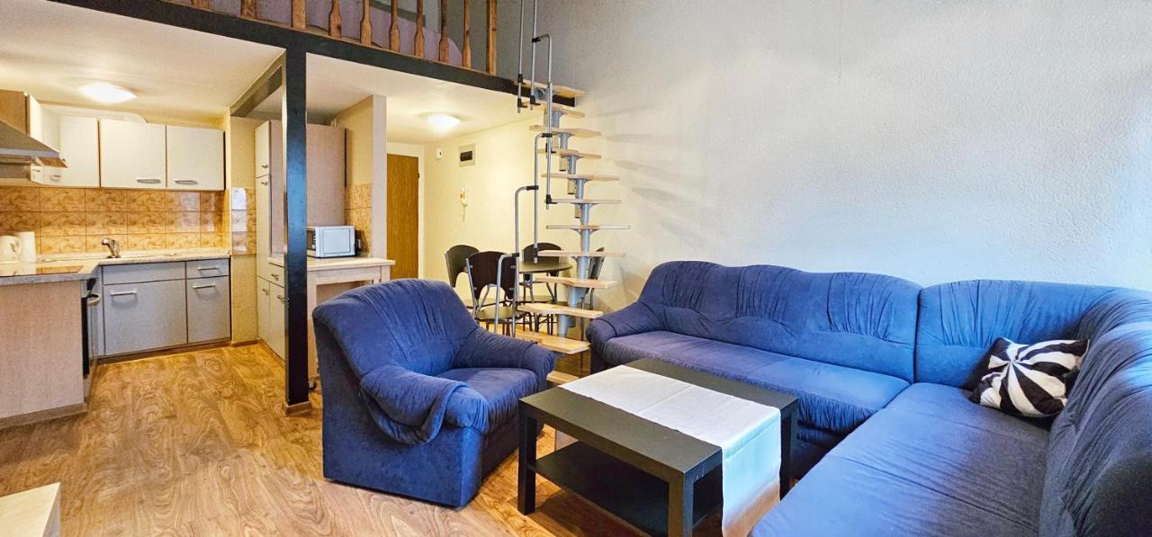 HolidayHomePL Statek 014 z osobną sypialnią i antresolą przy plaży - Chambres d'hôtes Międzyzdroje