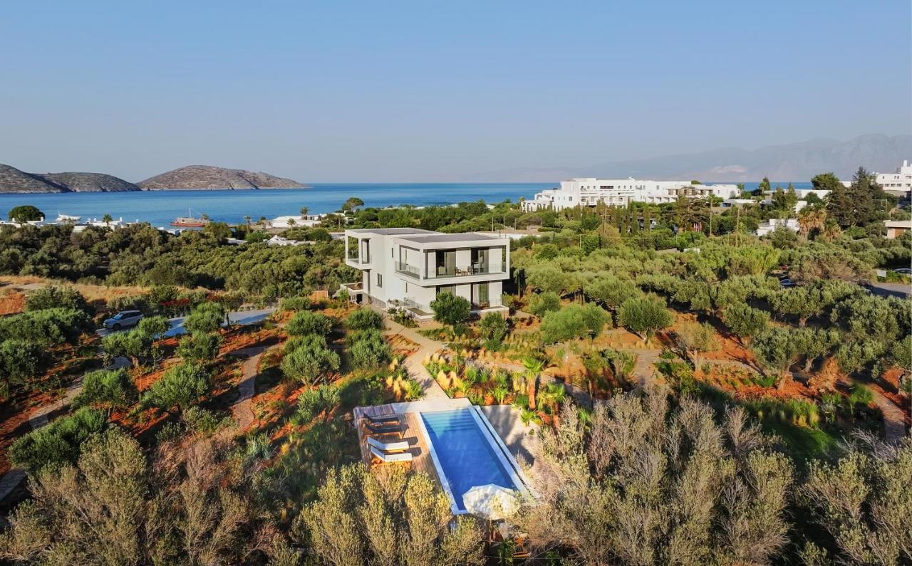 Villa Elounda Lion, 2 Pools, Hammam & & Close to Sea, By ThinkVilla - Chambres d'hôtes Agios Nikolaos