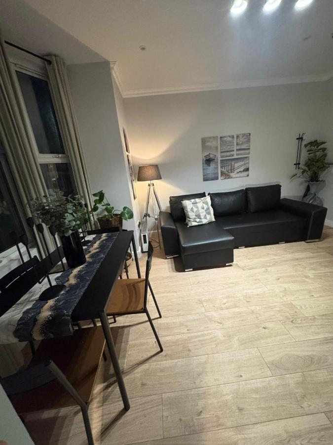 Beautiful Llandudno Centre 2 Bed Apartment - Bed and Breakfast Llandudno