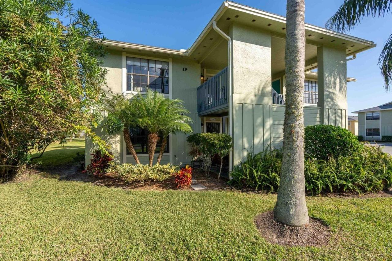 Colorful condo w/shared pool, free WiFi, central A/C - close to the beach - B&B Saint Augustine Beach