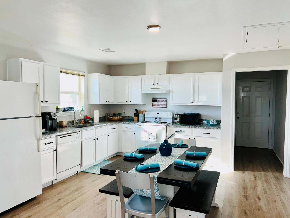 Pelican Pointe Home for 10 - B&B Bolivar Peninsula