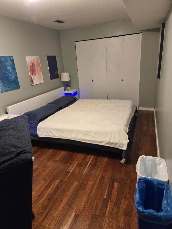 Self Check-In Private Entrance OFFICE King Suite - B&B Mission