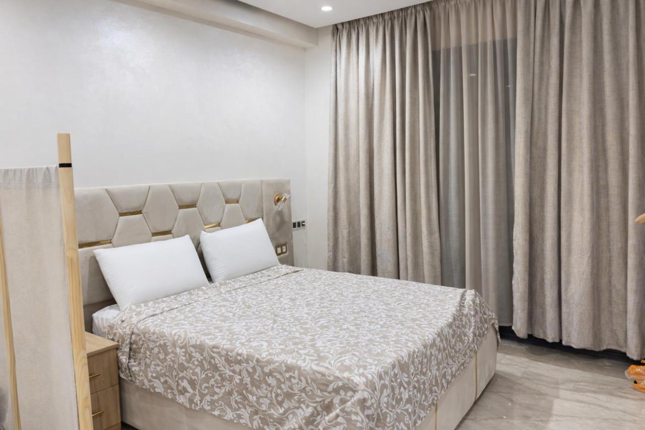 Casablanca Center Studio Karachi 33