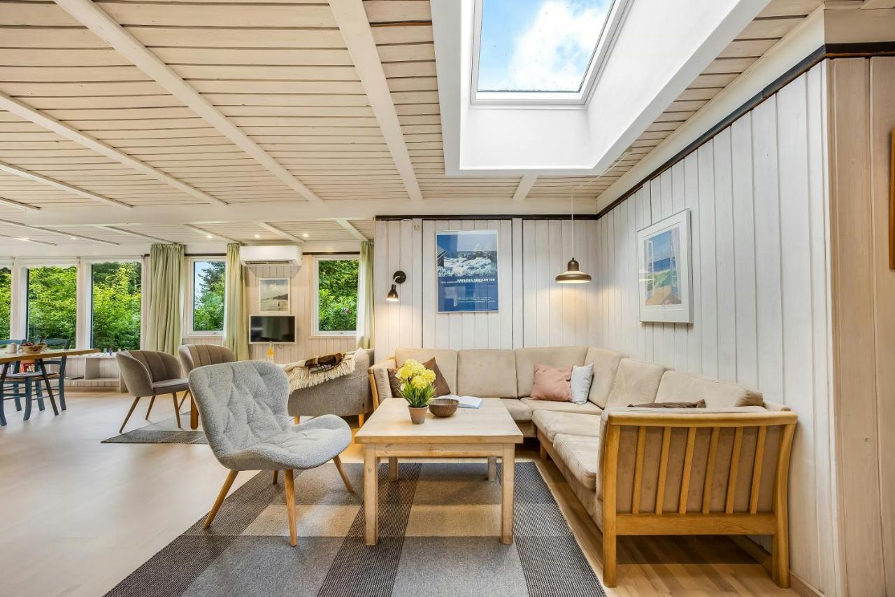 Summer House For Two Families On Large Plot - B&B Hjørring