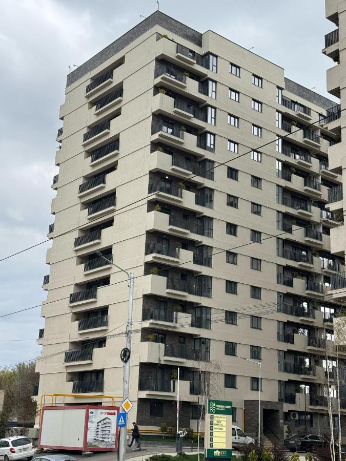 Pink Nest Luxury Apartments Airport & CityCenter - Parking Option - Chambres d'hôtes Iași