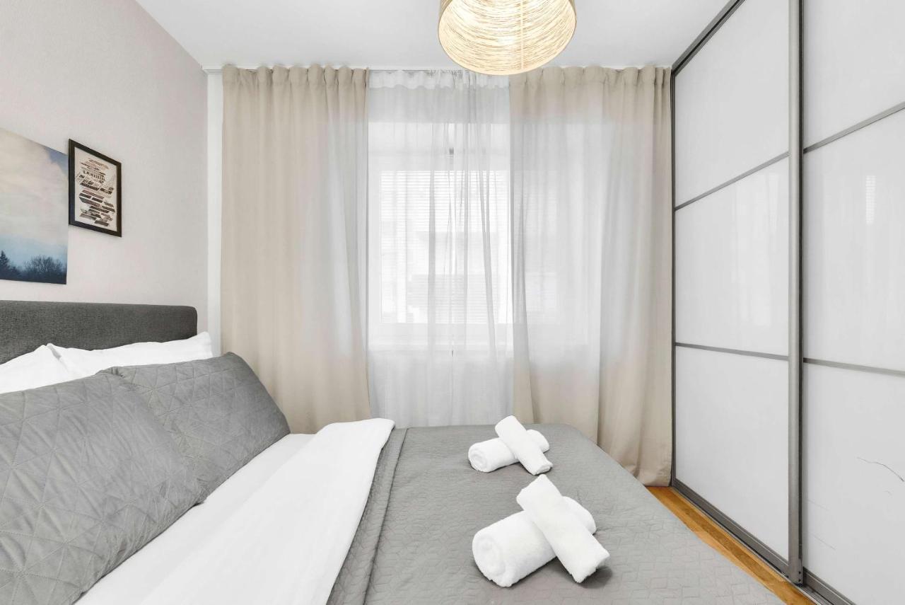 Stylish Designer Stay with Free Street Parking - Chambres d’hôtes Bratislava