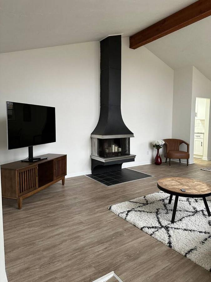Charming Mentor Home w/ Fenced Backyard - Bed and Breakfast Mentor