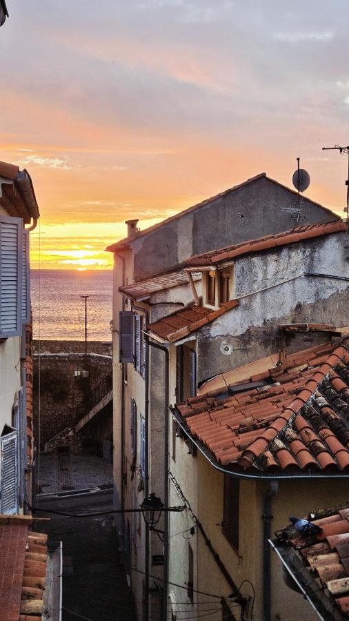 Appartement lumineux vue mer calme au cœur du viel Antibes clim neuve - B&B Antibes