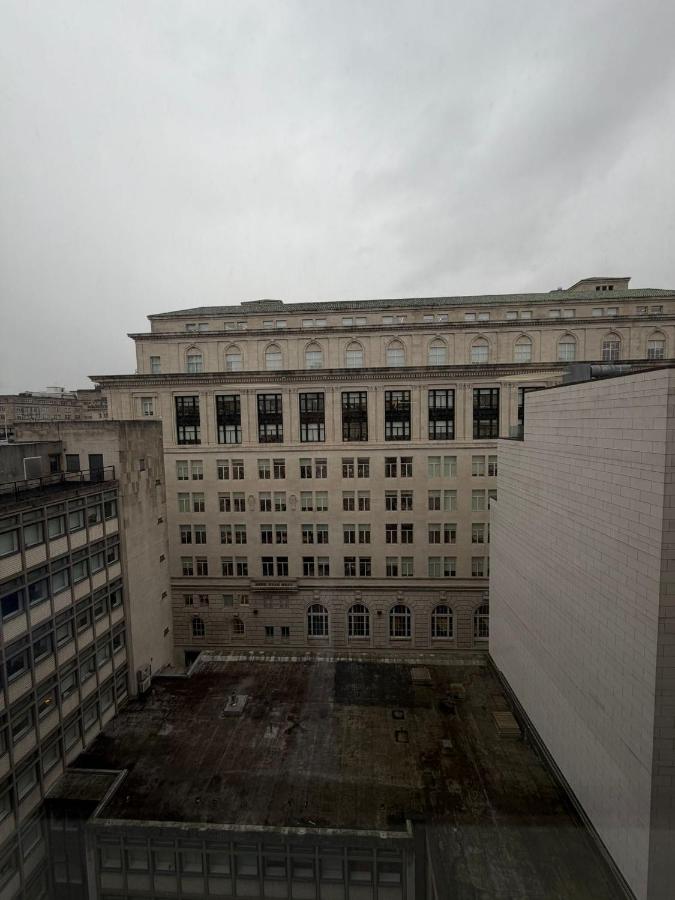 City View Studio Apartment Liverpool by StaySavvy Accommodation - Bed and Breakfast Liverpool