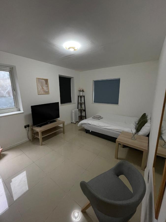 Lovely One Bedroom Flat in Sheperds Bush - Ferienwohnung London