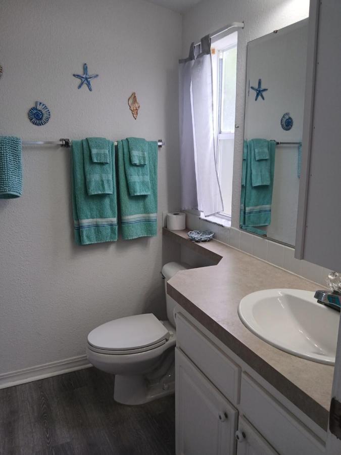 Serene Canal Retreat - B&B Port Charlotte