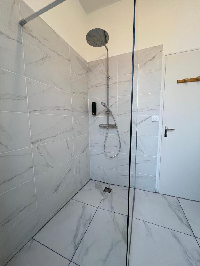 Maison en face du Marche Notre-Dame - B&B Poitiers