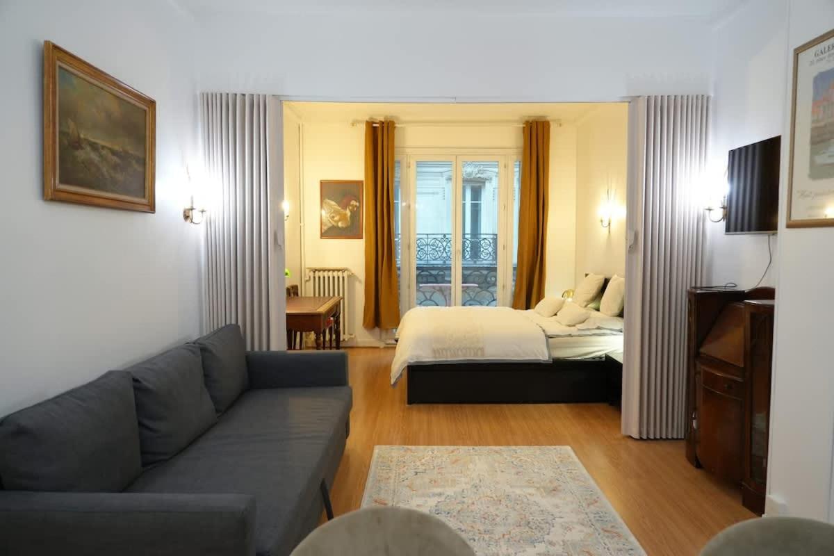 Elegant Vintage Apt with Balcony Opéra Madeleine - Ferienwohnung Paris