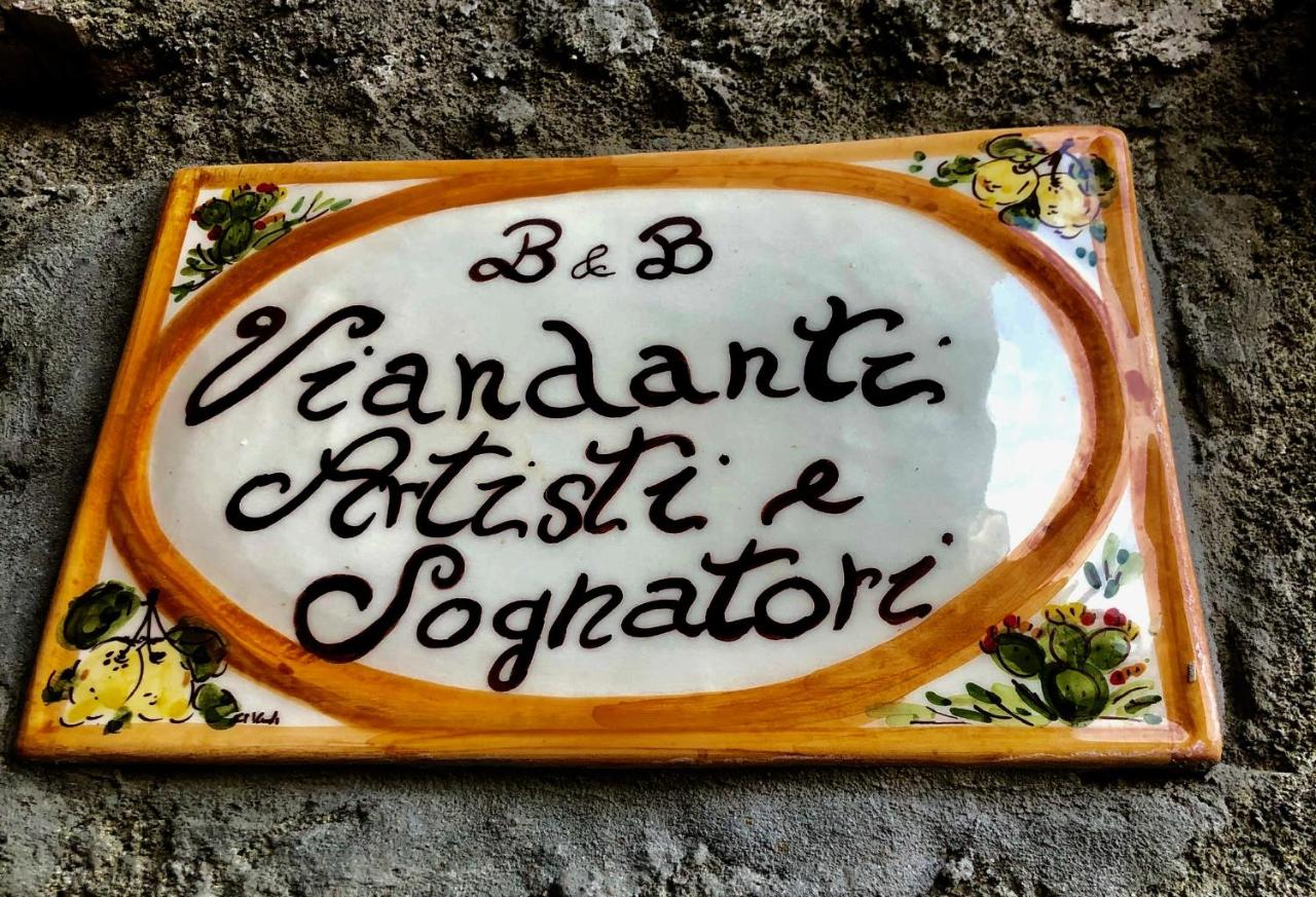 Viandanti, Artisti e Sognatori - B&B Comano