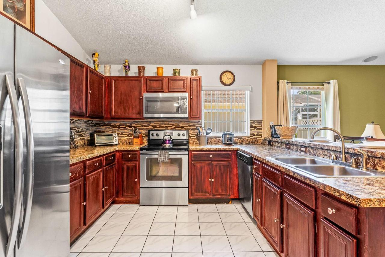The Art House Home for 8 - B&B Orlando
