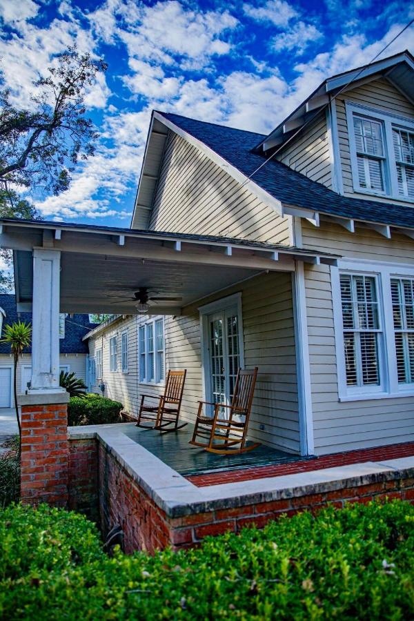 Steps to VSU Private Pool Magnolia Manor - Bed and Breakfast Valdosta