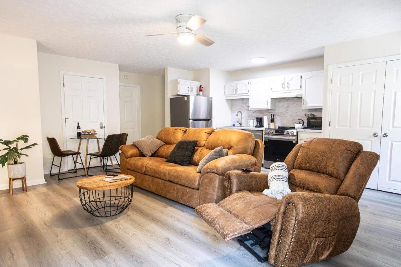 Bird's Nest - Pet-Friendly King Bed Stay with Screened Porch - B&B Pigeon Forge
