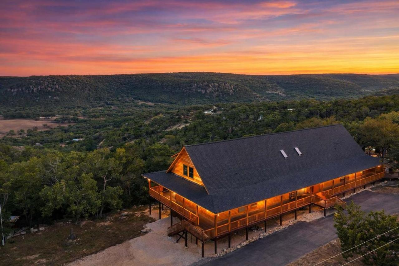 Sleeps 16 Game Room Fire Pit Grand Family Dining Room - B&B Canyon Lake