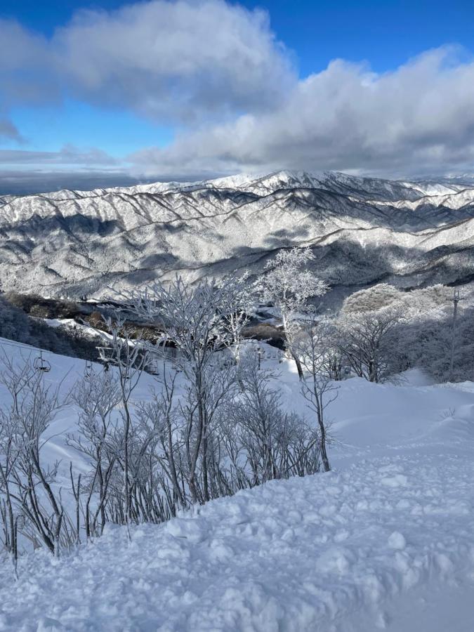 HIKONE-Step 彦根ステップ 彦根駅徒歩4分 軽自動車用無料駐車場 彦根城徒歩15分 14名まで 戸建貸切 - Bed and Breakfast Hikone