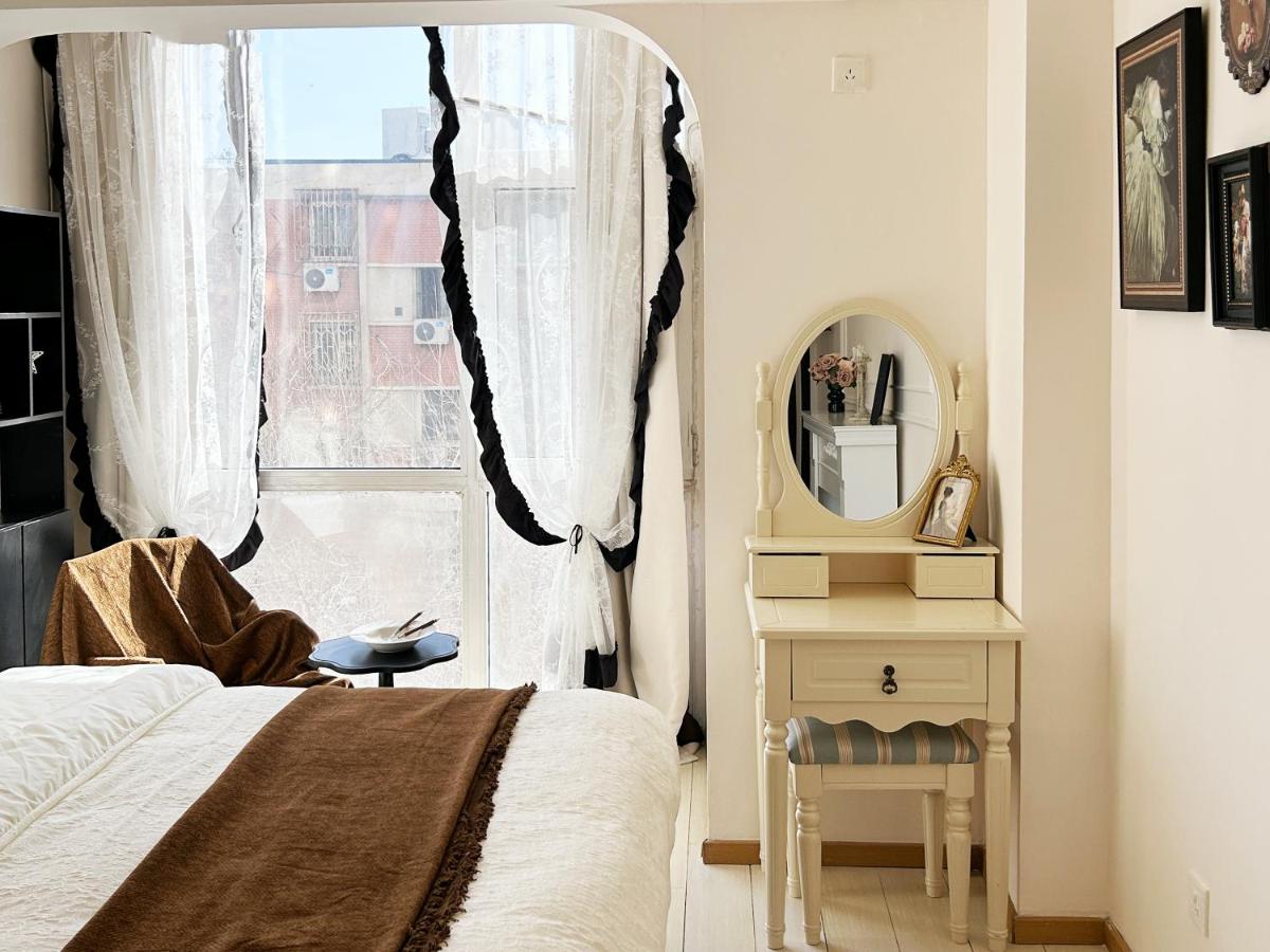 Lizi's Home-Lizi Boutique Guesthouse and Family Apartment-Nearby Tiananmen square and Houhai-5mins walk to subway - Chambres d'hôtes Pékin