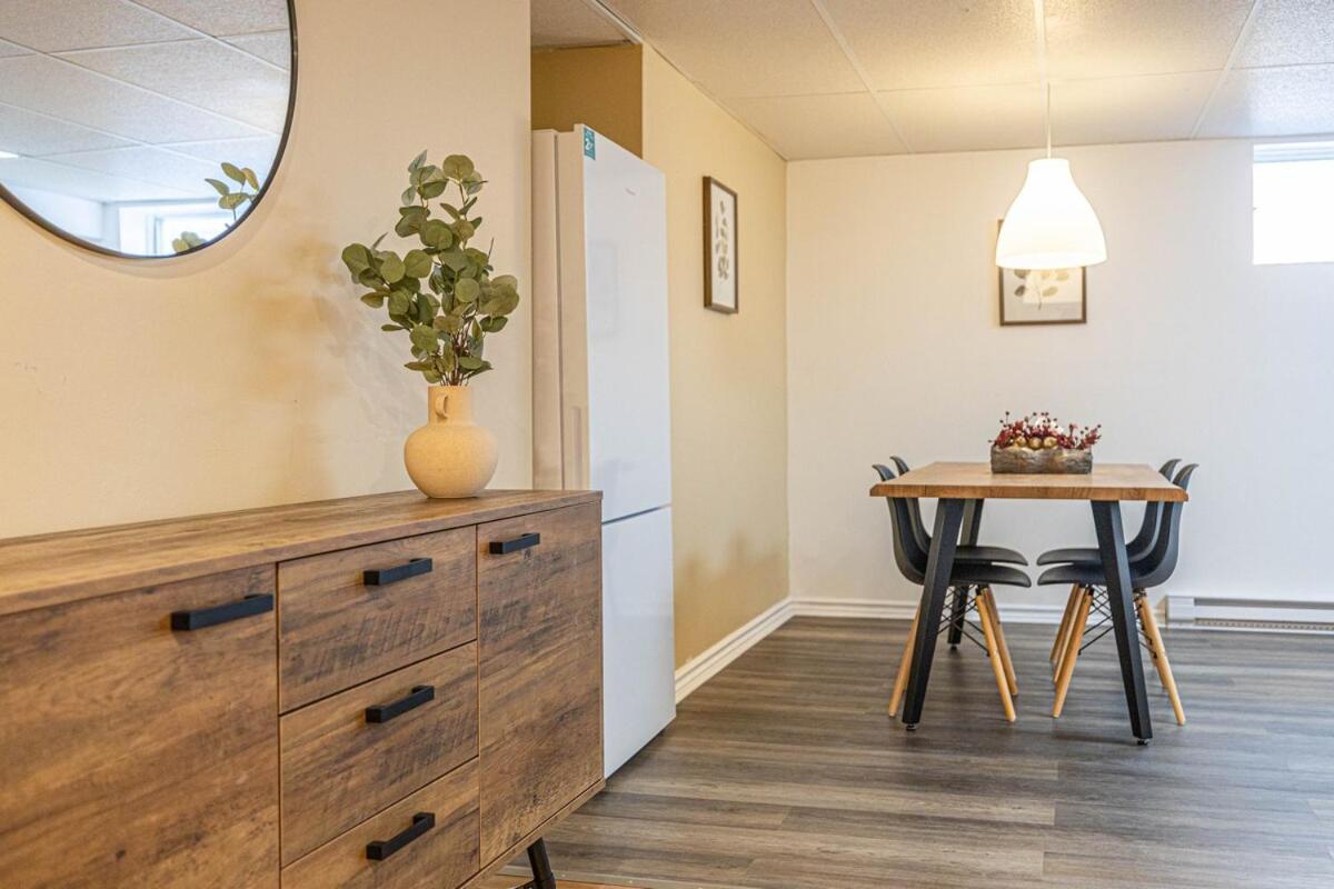 Spacious 2BDRs Apt,ALL NEW! Close to DT , 1 parking - Ferienwohnung Brossard