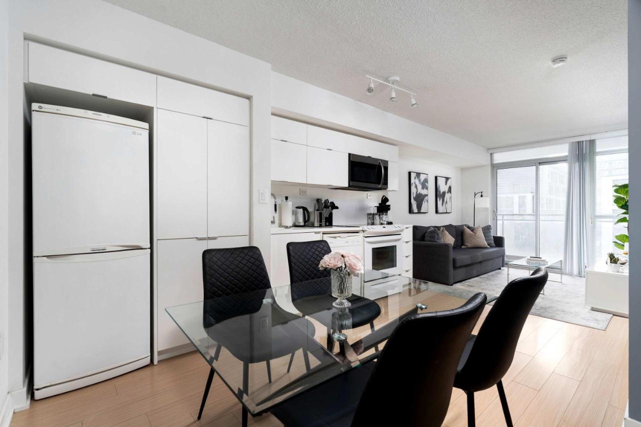 Modern CityPlace Sky Home 2BR 2BA & Balcony - Chambres d’hôtes Toronto