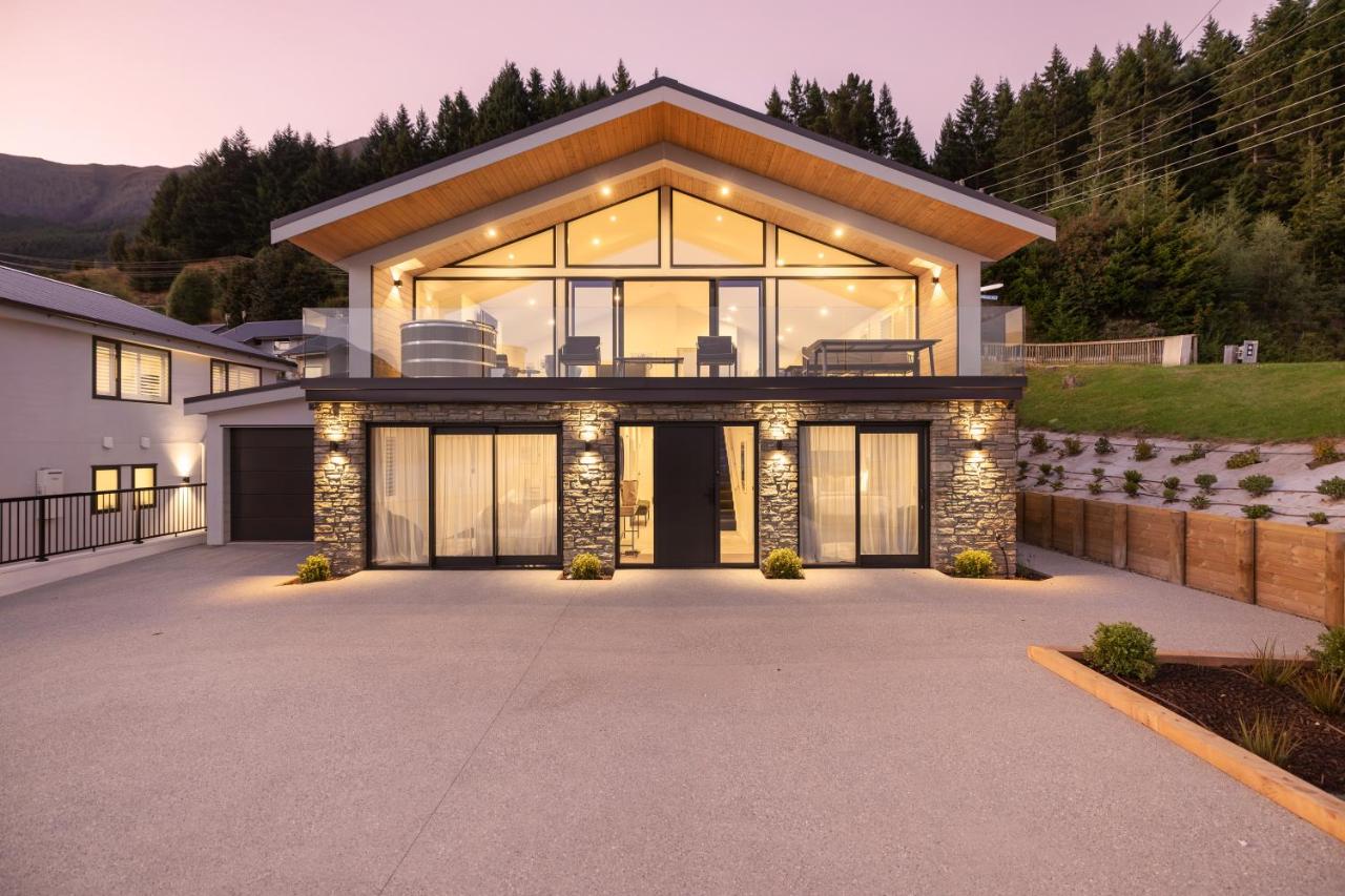 Brand New Luxury Villa - The Lookout - Hot Tub - B&B Queenstown