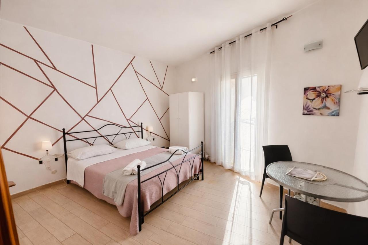 Appartamento con 1 Camera da Letto, Vista Mare e Balcone 