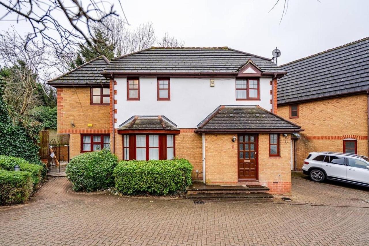 Near Tube - Pets - Garden - Parking - Sleeps 4 - B&B Colindale