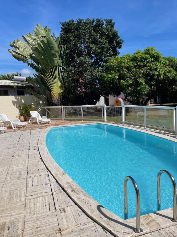 Maison familiale avec piscine - Bed and Breakfast Baie-Mahault
