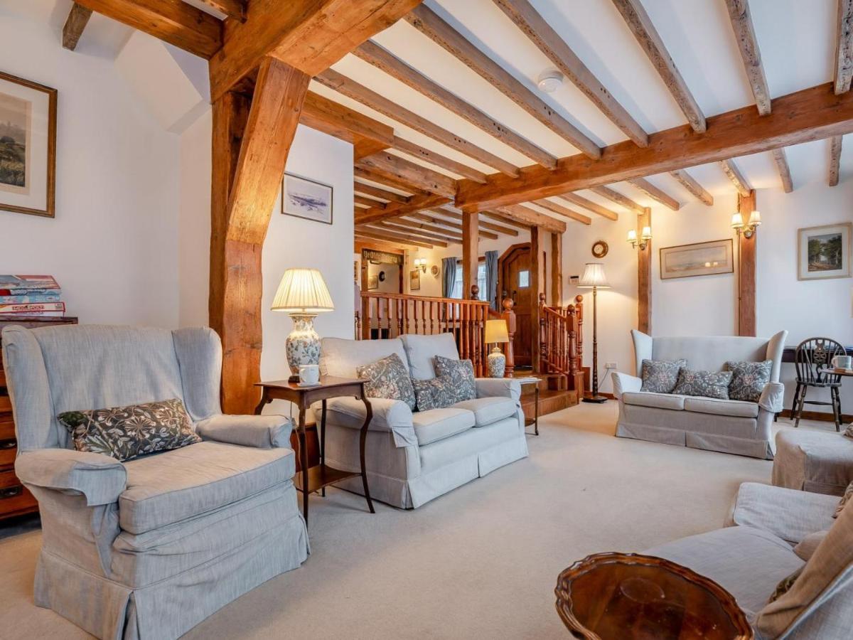 4 Bed in Eastbourne oc-71297 - Chambres d'hôtes Eastbourne