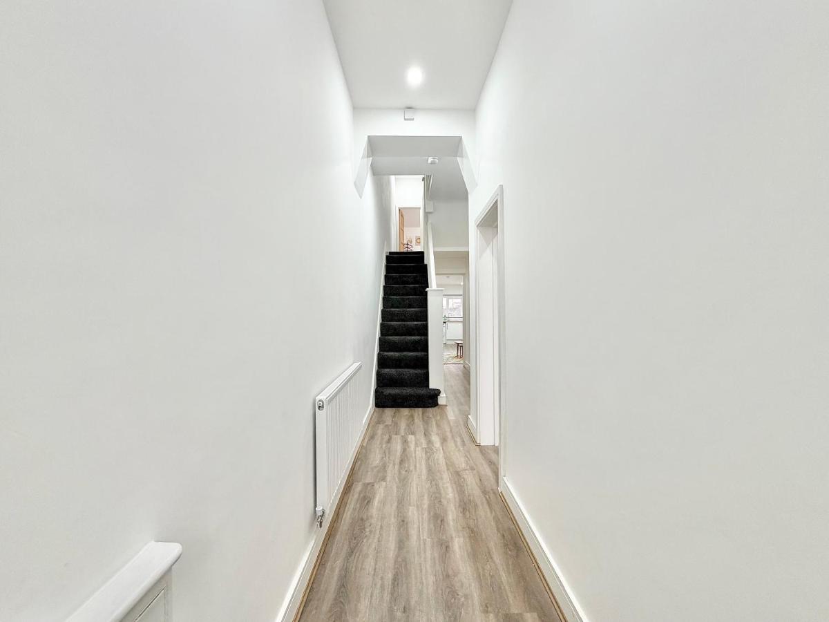 Luxury 5-Bed House with Cinema and Games Room -City Centre - Long stays welcome - Chambres d'hôtes Cardiff