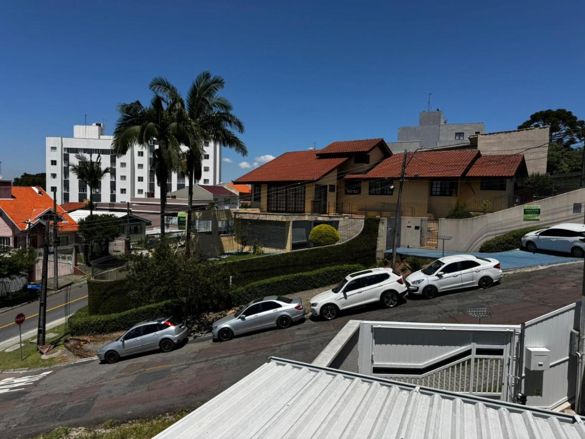 Sobrado 3 quartos com churrasqueira e 2 vagas - Bed and Breakfast Curitiba
