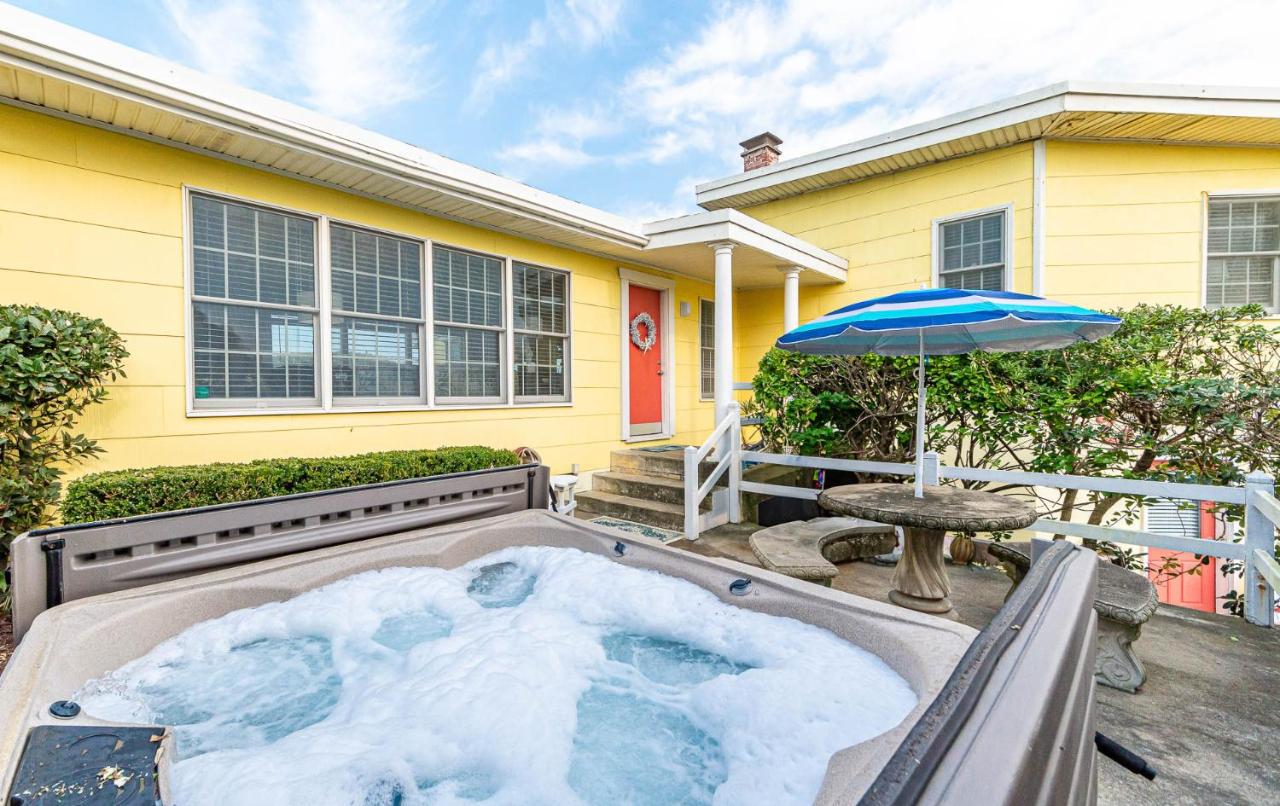 Gypsea Rose - Southern Shores, Oceanfront, Ocean View, Hot Tub, Pets OK, Flex Stays - B&B Southern Shores