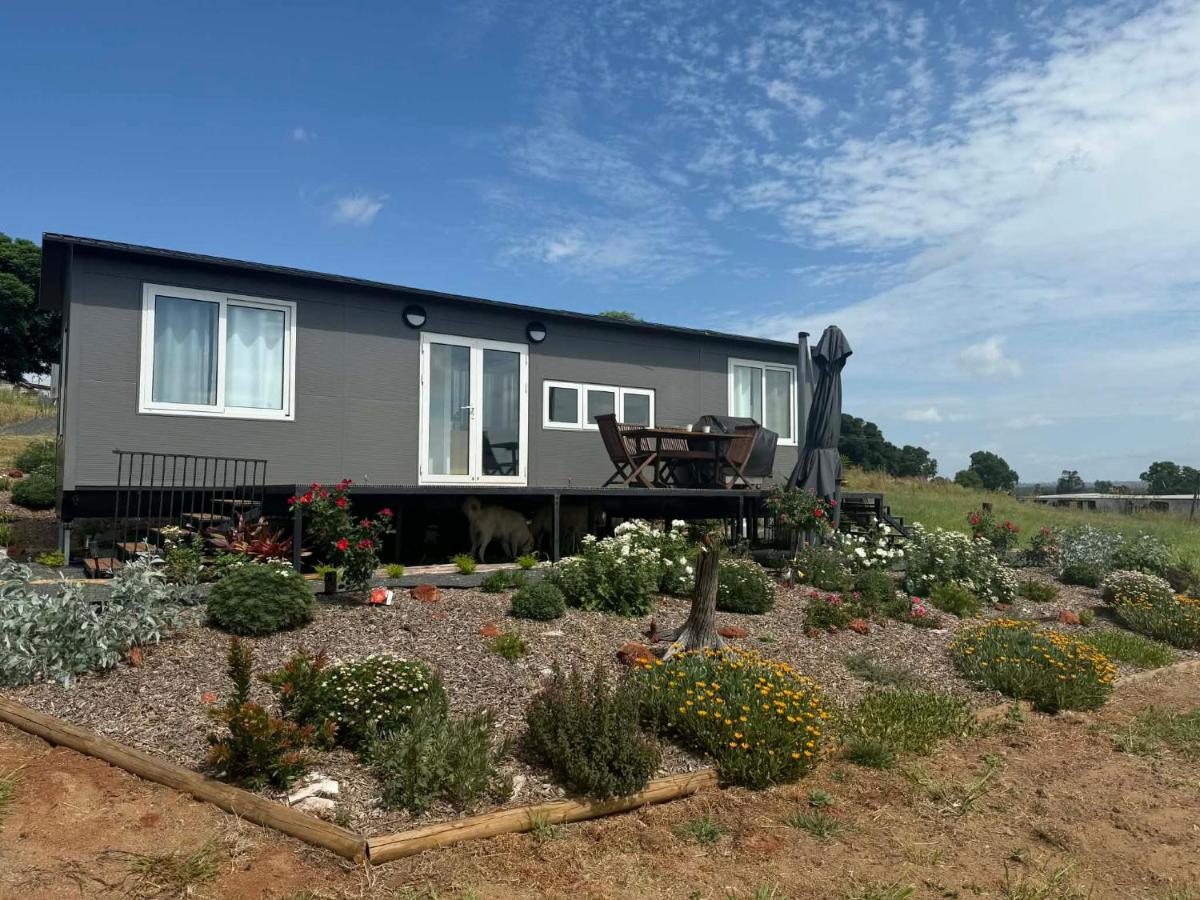 Country Charm Cabins 2 Bedroom Tiny Home - B&B Coolabunia