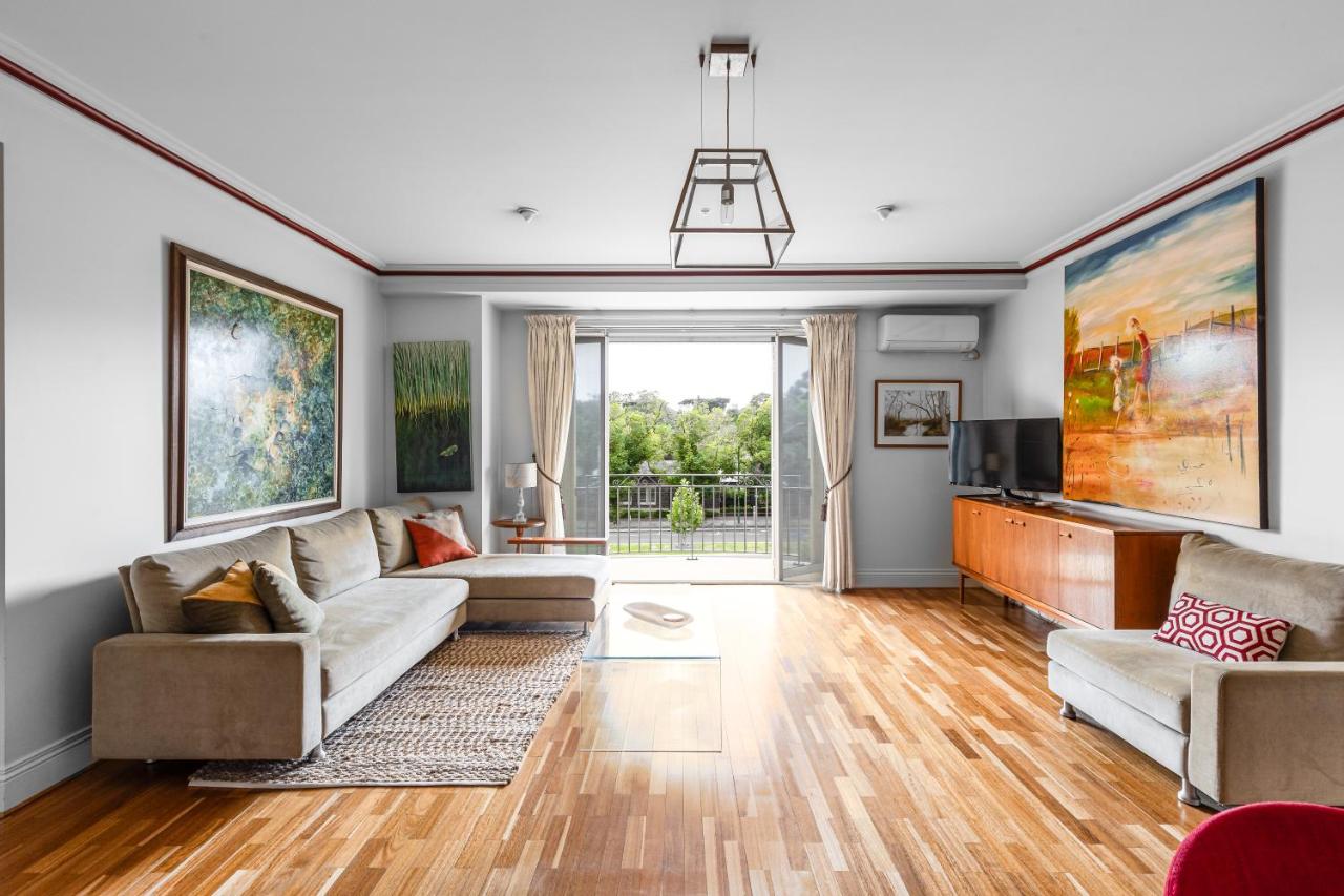 Art-filled apt near ANZAC station with free parking - Ferienwohnung Melbourne
