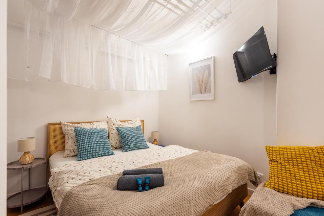 Charles Square Art Apartment - B&B Prague