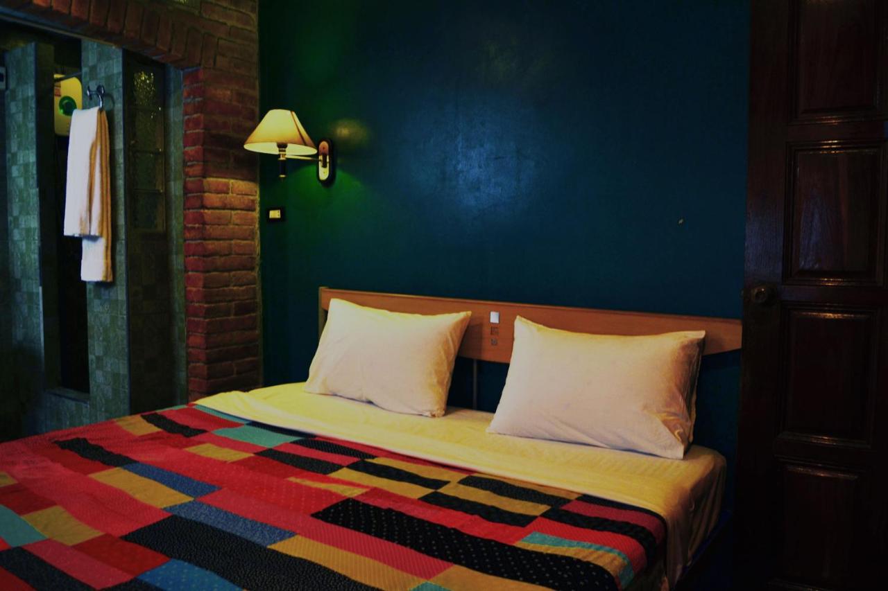 Standard Room with Private Bathroom and Air Conditioning