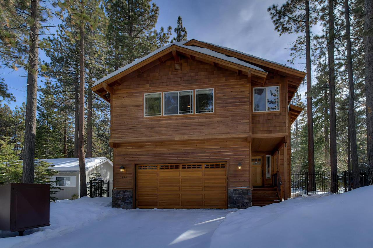 Brand New Upscale Home, Hot Tub, Foosball - B&B South Lake Tahoe