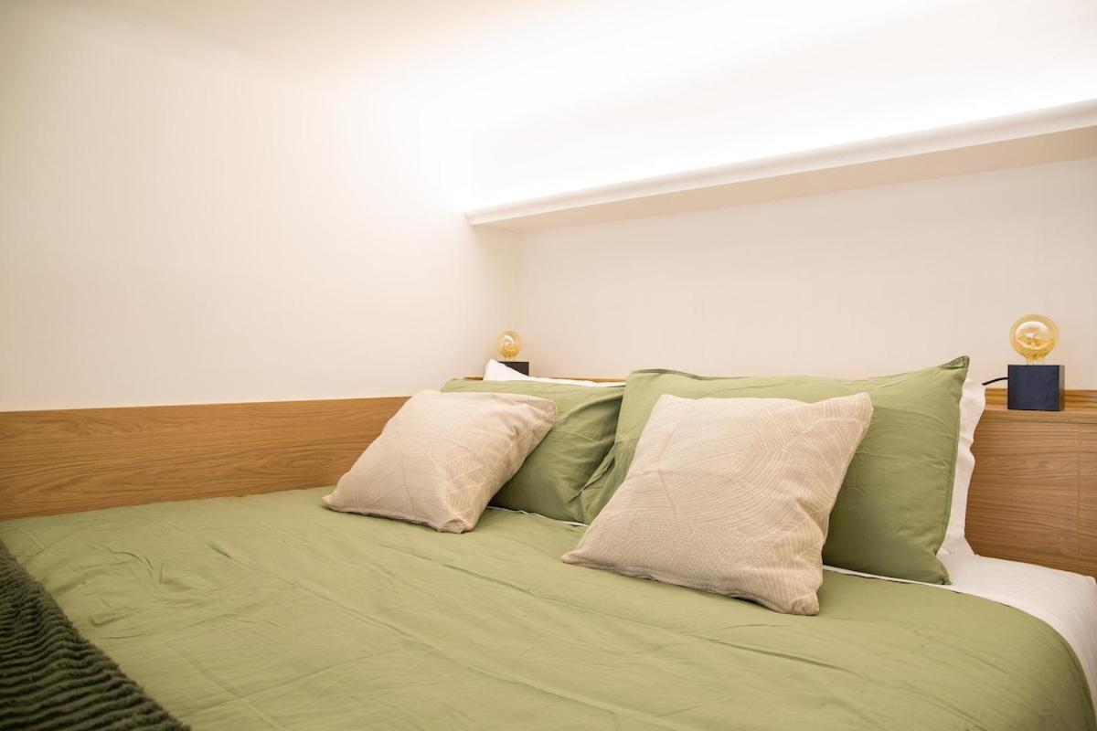 Duomo - LeoBrothers - Galleria del Corso 4 - B&B Milan