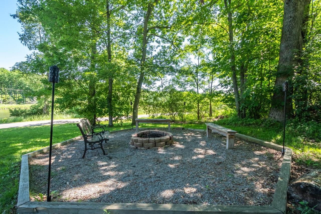 Sunkissed Lodge - B&B McHenry