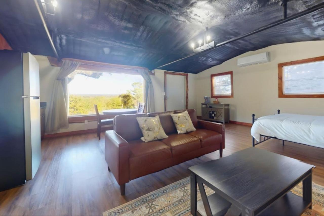 Turner Escape Cabin 1 - B&B Davis