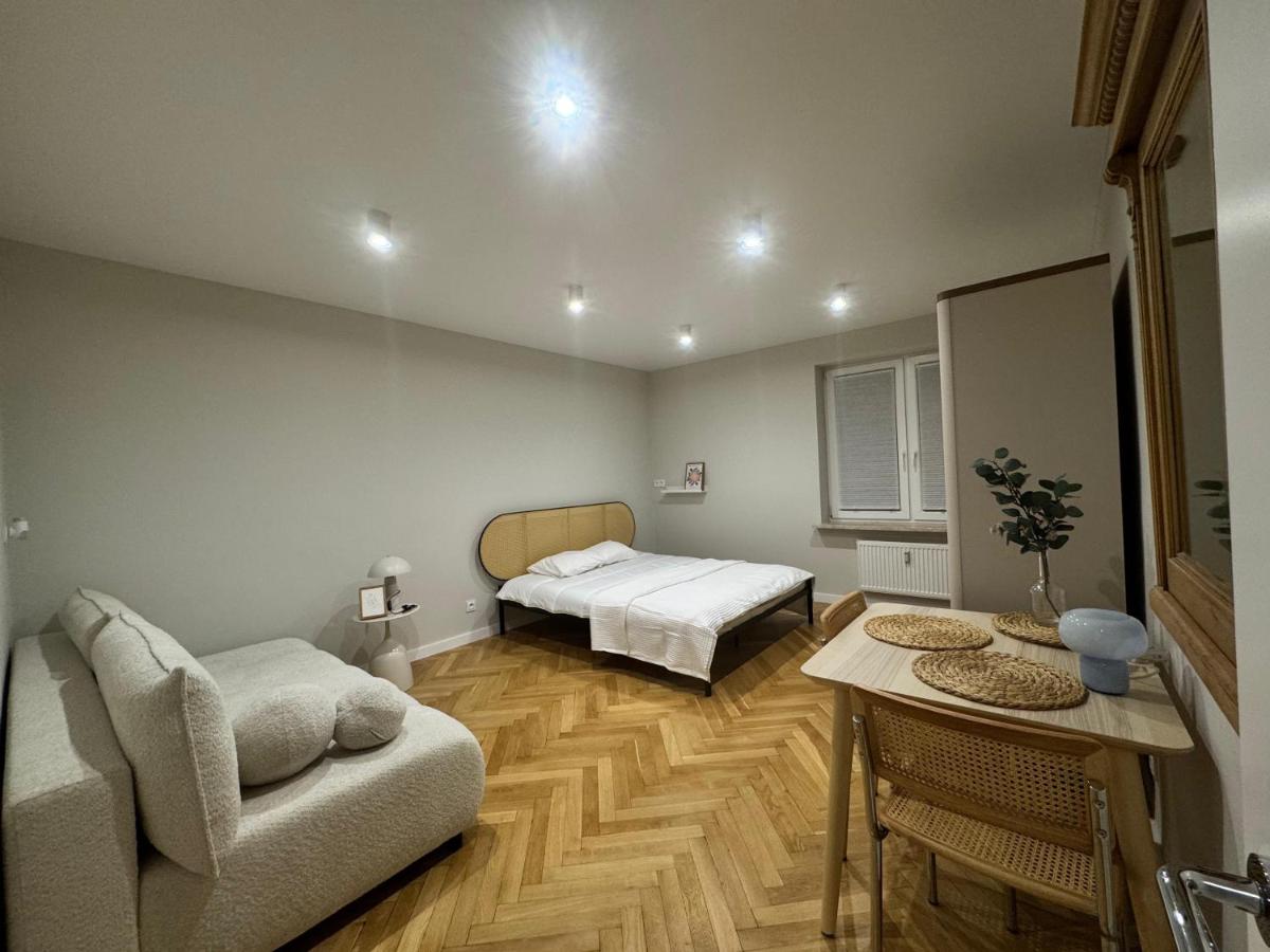 Cozy Wola Retreat - Chambres d'hôtes Varsovie