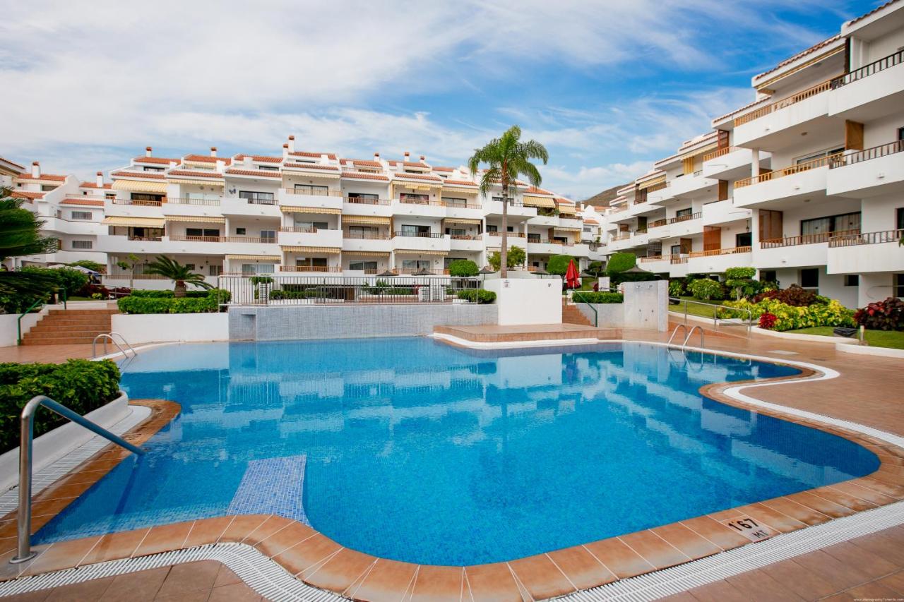 One-bedroom Apartment With Terrace, Pool and Partial Sea Views - B&B Los Cristianos