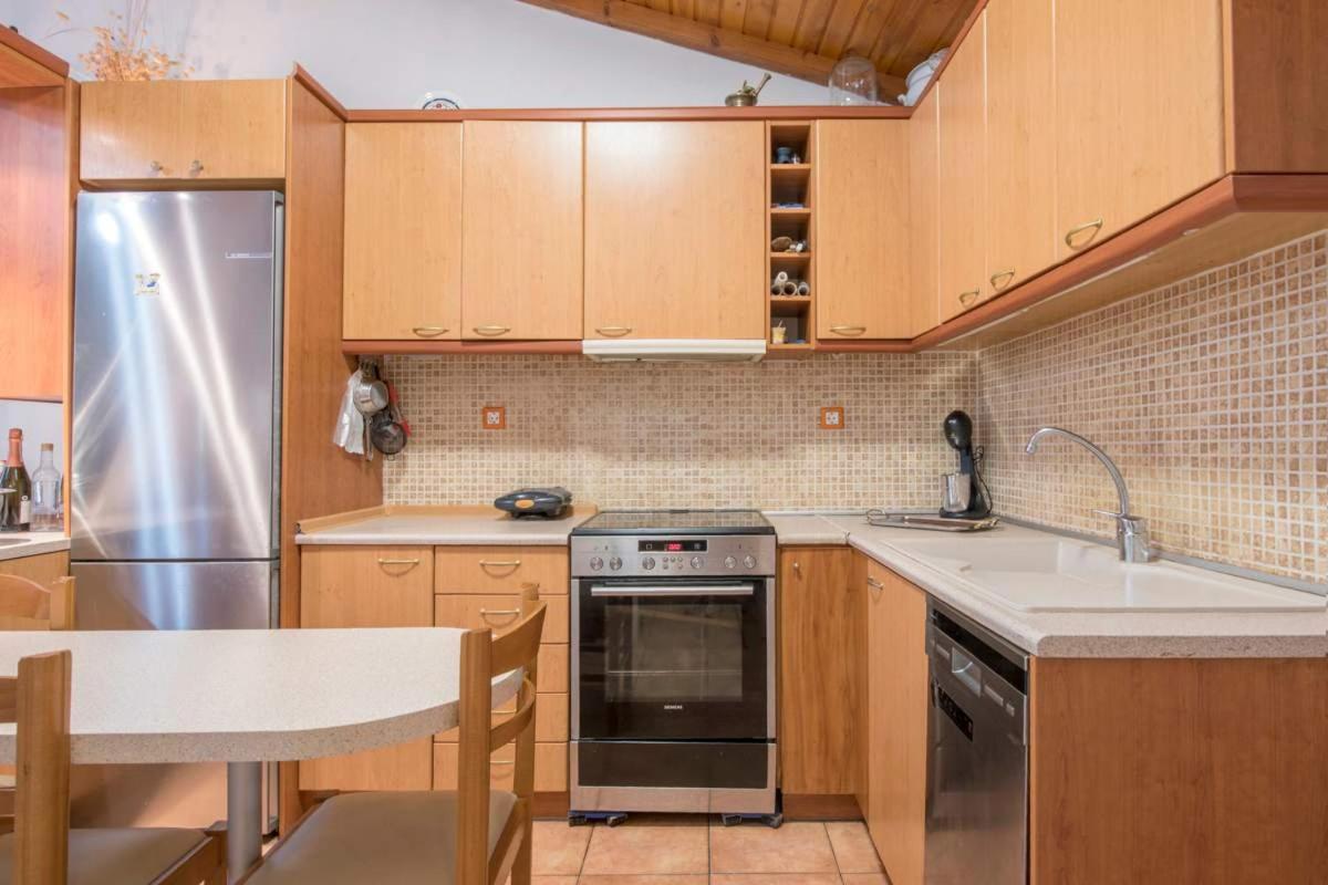 Cozy Apartment In Marousi - B&B Atene