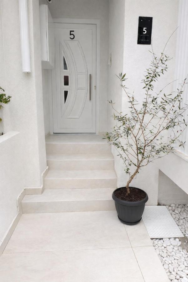 Almond Jacuzzi Suites - Private Jacuzzi - Self Check-In - Free & Easy Street Parking - B&B Salonicco