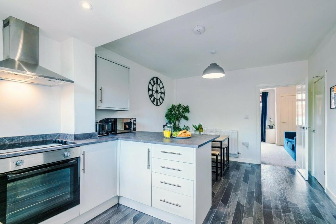 2BDR Droylsden House In Manchester With WParking - B&B Mánchester
