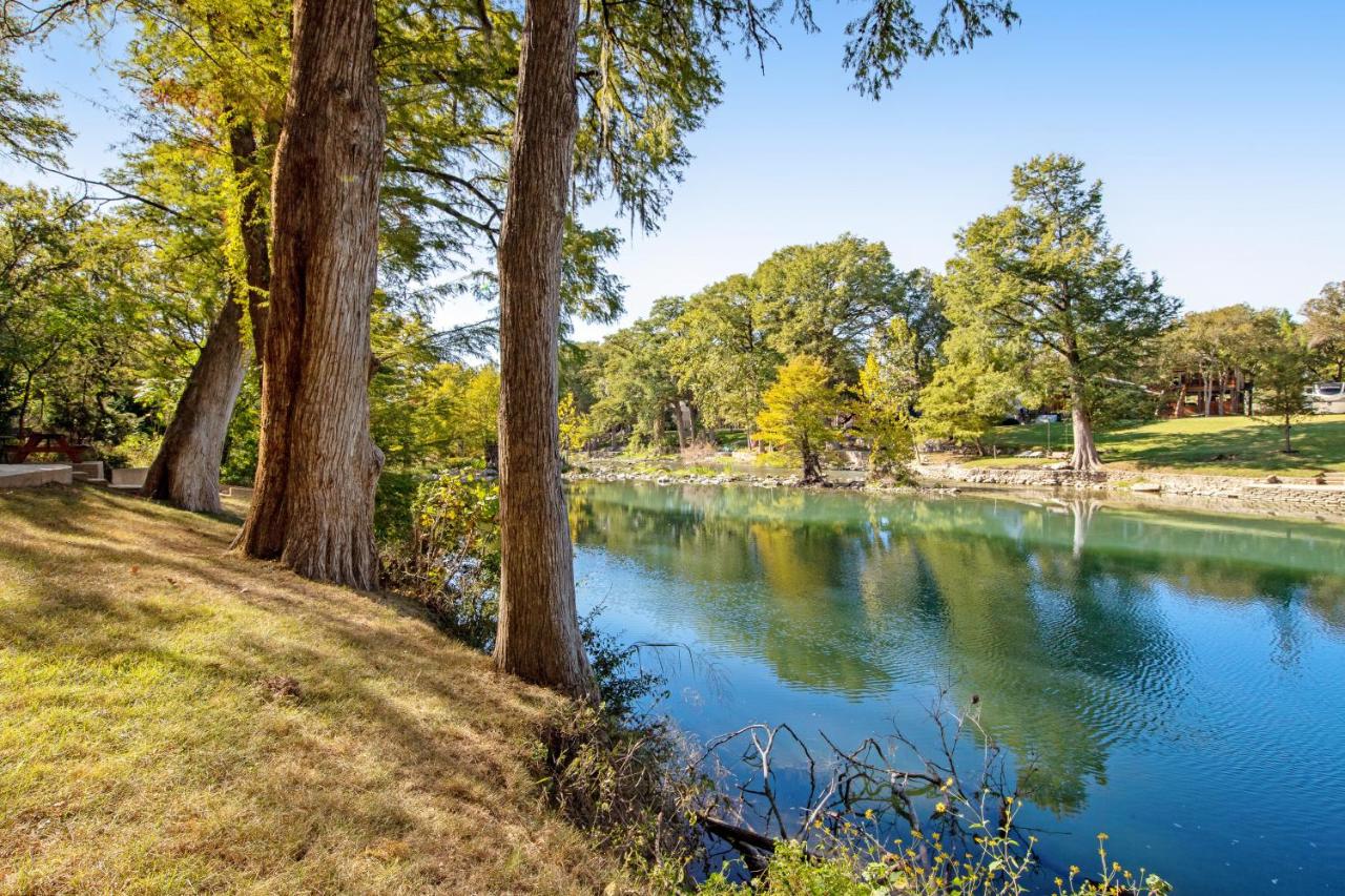River view condo with a pool, washer/dryer, central AC - snowbirds welcome - B&B New Braunfels