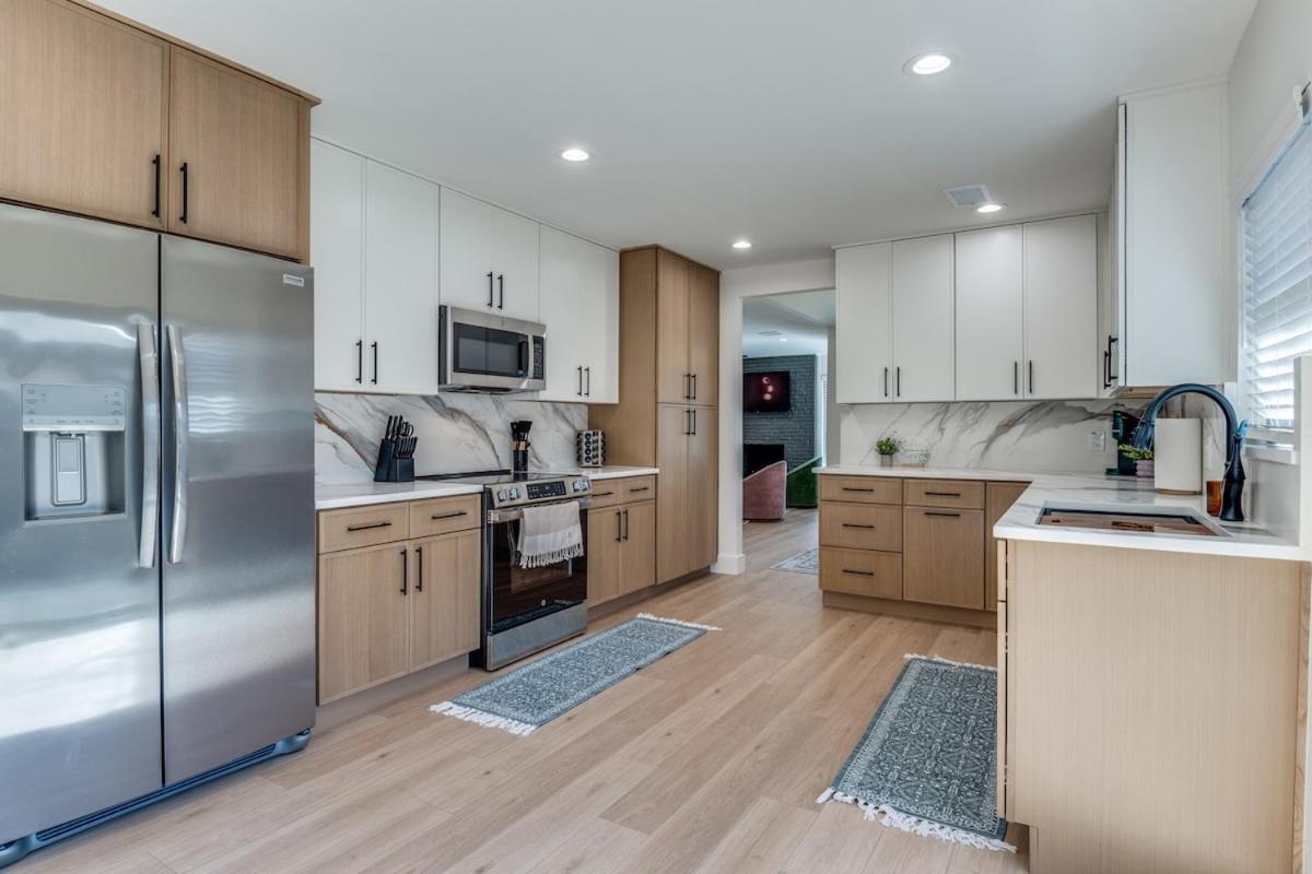 La Fleur Chateau 4B 2B Duplex KING Pet Friendly - B&B Richardson