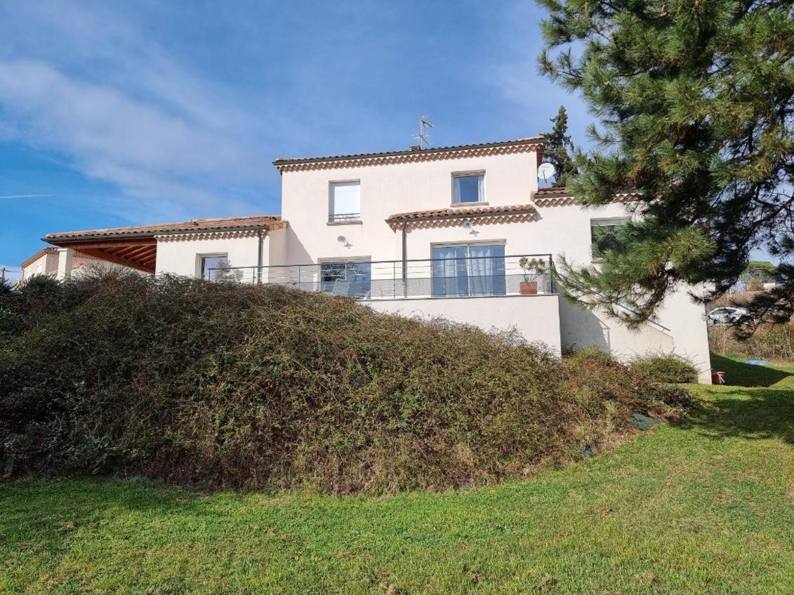 Villa en Ardeche Nord avec piscine proche Parc Peaugres - Bed and Breakfast Annonay